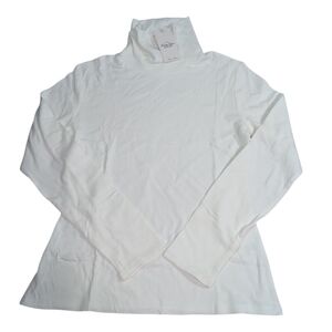 Trendy Queen Turtleneck Top, White, NWT, Classic Fashion, Women's Medium